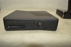 Microsoft Xbox 360 S 1439 Game Console Glossy Black 250GB HDD *Console Only* - Picture 1 of 4