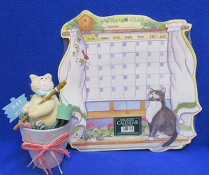 Calendario de gato personalizable magnético escrito en fechas y figura de gatito en olla de arcilla - Imagen 1 de 6