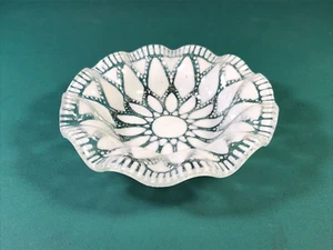 Sydenstricker | Fused Glass Ruffled Edge 4.25" Trinket Dish | White - Picture 1 of 8
