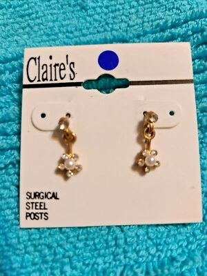 NUEVO Par de Pendientes Flor Estrás Claire's Postes Acero Quirúrgico  Foto 1 de 2