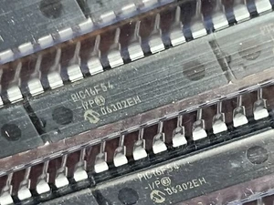 PIC16F54-I/P MICROCHIP PIC I.C. FULL NEW TUBE OF 25 PIECES UK STOCK B18 - Picture 1 of 1