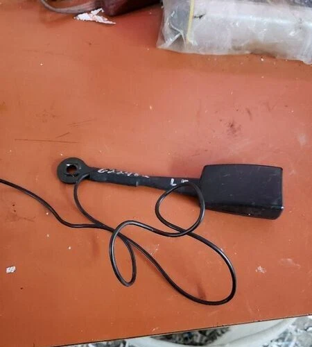 Ford Focus 2002-2007 cinturón de seguridad delantero hebilla lado del pasajero Foto 1 de 1