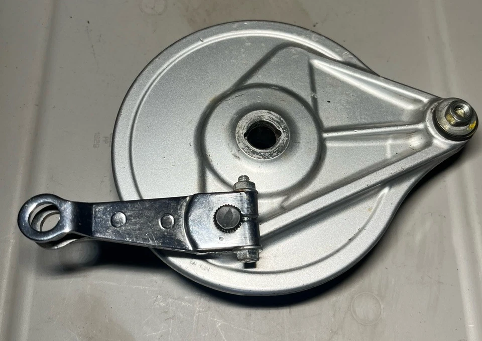 Honda Rebel CMX250 1985 85-87 OEM rueda trasera freno de tambor. Almohadillas buenas Foto 1 de 2