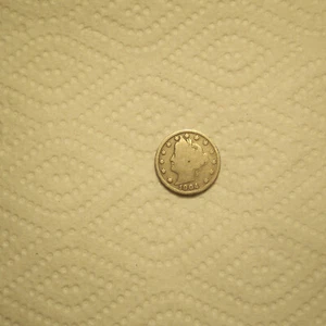 VINTAGE ANTIQUE 1904 US LIBERTY V NICKEL COIN CIRCULATED FULL DATE - Picture 1 of 2