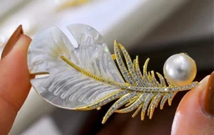 Natural 9-10mm White Freshwater Pearl Crystal Plumage Brooches 18KGP For Women - Picture 1 of 7