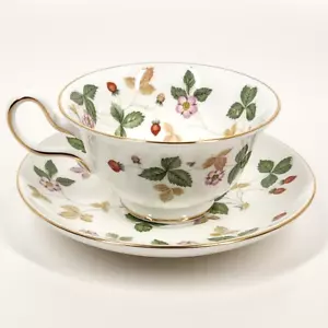 Vtg Wedgwood Wild Strawberry Peony Tea Cup Saucer Bone China Gold Rim England - Picture 1 of 20