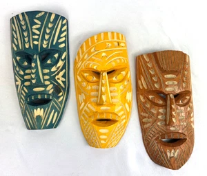 Lote de 3 pequeñas máscaras africanas de madera talladas/pintadas a mano decoración de aproximadamente 3,5" x 7" - Imagen 1 de 10