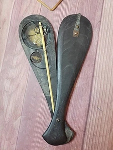 Antike chinesische Opiumwaage mit original handgeschnitztem Holzgehäuse Paddelform - Bild 1 von 9