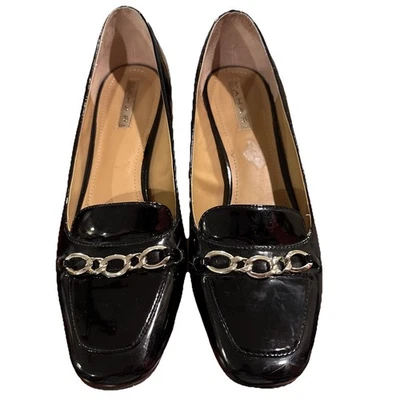 Tahari Bloque Charol Negro Albañil Tacones Mocasines Cadena Acento Talla 8.5 LEER Foto 1 de 4