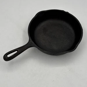 Vintage Wagner Ware Cast Iron Skillet 8" wide #5 Frying Pan - Picture 1 of 9