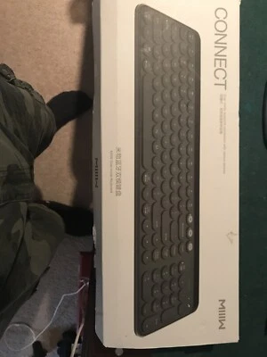 Miiiw MWBK01 102 Keys Dual Mode RF 2.4GHz Bluetooth 4.0 Membrane Keyboard White  - Image 1 of 3