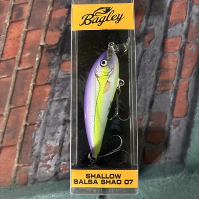 Bagley Shallow Balsa Shad 07 púrpura/Chartreuse Foto 1 de 2