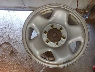 Llanta 16x7 acero 5 radios plateada de Toyota Tacoma 12231756 2018 Foto 1 de 4