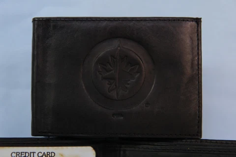 WINNIPEG JETS   Leather BiFold Wallet   NEW  black 2 sb Cover