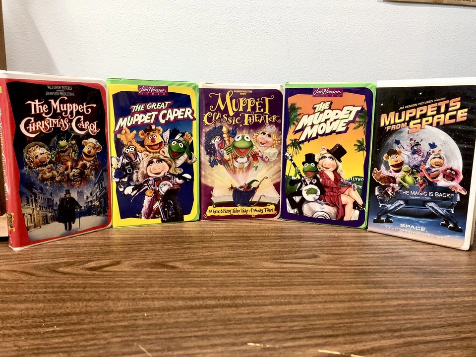 5 Muppets VHS Movie Lot VHS - In Space, Movie, Classic Theatre, Christmas, Caper - Image 1 of 4