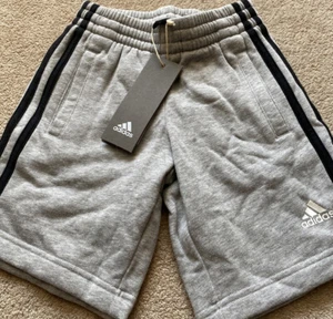 New Adidas Boys Fleece Warm Grey Blue Shorts Thick Pockets Winter 4-5 Yrs - Picture 1 of 3