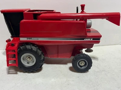 Case/IH 2166 Axial Flow Combine w Soybean & Corn Heads 1/32 Scale by Ertl - Image 1 of 4