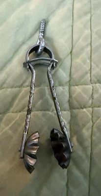 Antiguo Victoriano Almeja-Shell Falda Levantador Vestido Abrazadera/Bar Toallero De Colección Foto 1 de 3