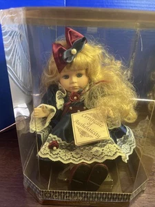 Animierte Spieluhr Sammler Biskuitporzellan Spielpuppe blonder Kopf bewegt sich - Bild 1 von 7