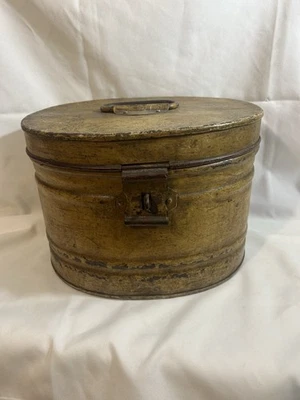 Antique English Large Tin Oval Shaped Hat Box Industrial Shabby Chic - Image 1 of 4