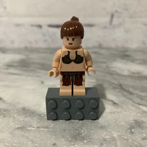 Lego Star Wars Princess Leia Minifigure Fridge Magnet 2009 Retired Discontinued - Picture 1 of 3