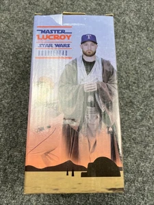 Neu im Karton MLB Texas Rangers 2017 Jedi-Meister Jonathan Lucroy Wackelkopf SGA - Bild 1 von 3
