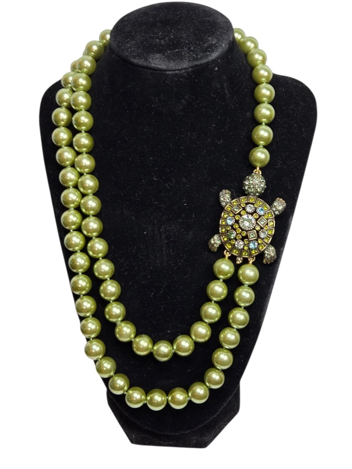 Collar Tortuga Verde Heidi Daus Perlas de Vidrio Pavé Cristal con Caja Foto 1 de 4