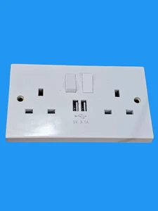 Opus 2 bande 13A presa USB commutata doppia bianca - Foto 1 di 4