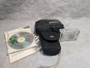 Cámara digital Fujifilm FinePix F10 6,3 MP plateada probada con cargador y batería - Imagen 1 de 9