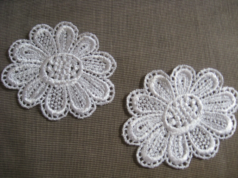 30 PCS OFF WHITE FLORAL MEDALLION RAYON VENISE APPLIQUE - Image 1 of 1