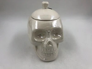10 Strawberry Street Ceramic 8in Iridescent White Skull Canister BB02B07022 - Picture 1 of 12