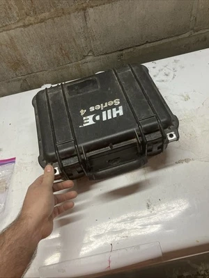 鹈鹕鹈鹕箱黑色硬存储旅行箱带泡沫内部暗淡。 ~13x11x5 — 第 1/4 张图片