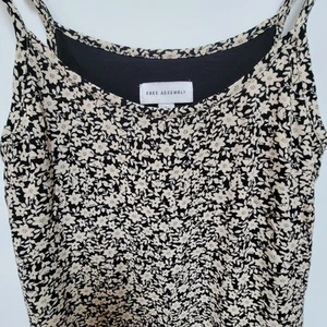 Free Assembly ~Floral Girls Slip Dress~ Medium (7/8) ~Black and Ivory - Picture 1 of 15
