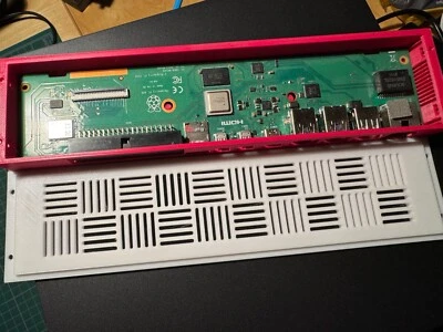 Raspberry Pi 400 4 GB scheda RAM 1,5 GHz 64 bit CPU WiFi NEW ITA CON CASE 3D PRI - Immagine 1 di 3