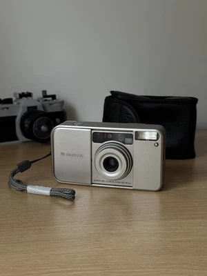 Fujifilm Cardia mini Tiara DL Super mini Zoom 35mm film camera - Image 1 of 4