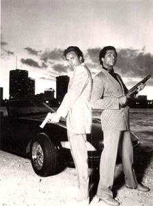 Philip Michael Thomas und Don Johnson in Miami Laster auf NBC 1984 Foto 8 x 10 - Bild 1 von 2