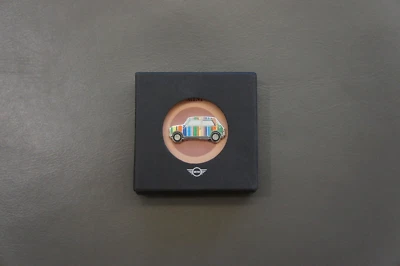 NIB Genuine MINI Cooper Striped Multi-Color Collectible Enamel Lapel Pin Badge - Imagem 1 de 4