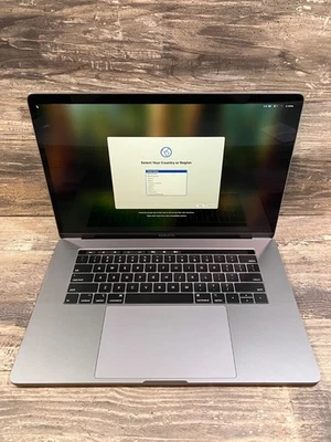 2019 15" MacBook Pro | 2.6 i7 6-Core | 32GB 256GB SSD | 555X GPU | B Grade * - Image 1 of 4