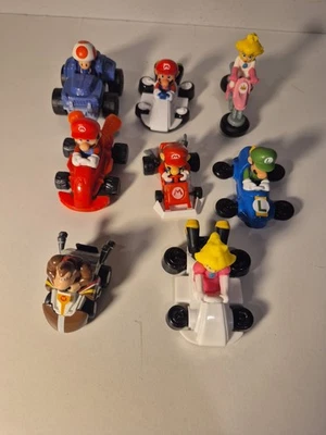 Lote de 8 figuras y vehículos Mario Kart - Mario Luigi Peach DK Toad bicicletas karts Foto 1 de 4