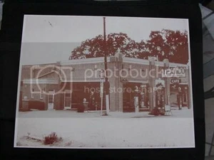 Antigua gasolinera Texaco bombas visibles a gas sepia reimpresión de tarjeta fotográfica años 30 - Imagen 1 de 1