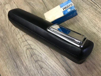 Plymouth Satellite Belvedere 1966 1 II B carrocería Mopar LH reposabrazos trasero (negro) Foto 1 de 4