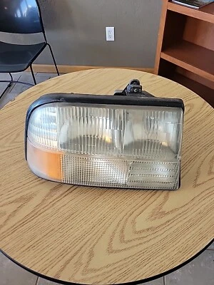 98-03 GMC Sonoma Front Right Passenger Headlamp Head Light Assembly - Image 1 of 4