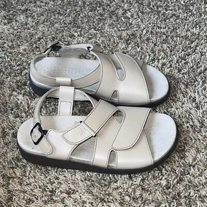 SAS Shoes Women's Huggy Sandal Truffle New Size 6 Wide Cross Strap - Picture 1 of 7