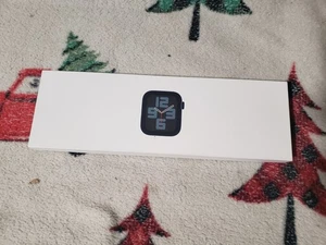 Montre connectée Apple Watch SE 2e génération A2723 44 mm GPS minuit boîtier en aluminium verrouillé - Photo 1 sur 7