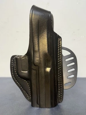 Gould & Goodrich holster QKA C40 Paddle holster Right Hand Glock 19, Ruger, P220 - Image 1 of 4