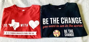 HEB Mitarbeiter Uniform T-Shirts To Texas With Love, Be The Change 2 Medium schwarz & rot - Bild 1 von 10