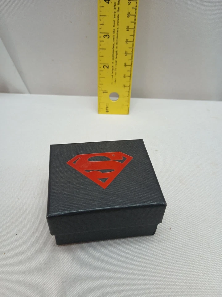 Anillo DC Comics Acero Inoxidable - Color Oro Amarillo Logo Superman Talla 10 en Caja Foto 1 de 4
