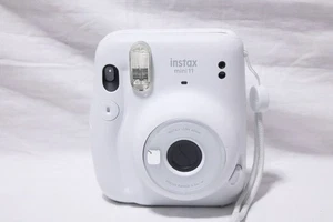 Fujifilm Instax Mini 11 Sofortbildkamera Ice White - Bild 1 von 7