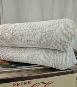 TOMMY BAHAMA Foliage Print Vintage Tropical Taupe White Quilted Bedspread F/Q - Picture 1 of 9