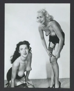 Unglaubliche baumelnde Brüste 1950 hängende Brüste sexy Frauen Vintage Foto Q1863 - Bild 1 von 2